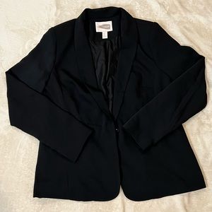 Women’s Clinch Waist Blazer w/ Shoulder Pads